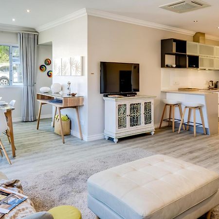 Apartemen 0 m² dengan 2 kamar tidur dan 1 kamar mandi pribadi di Camps Bay Cape Town Bagian luar foto