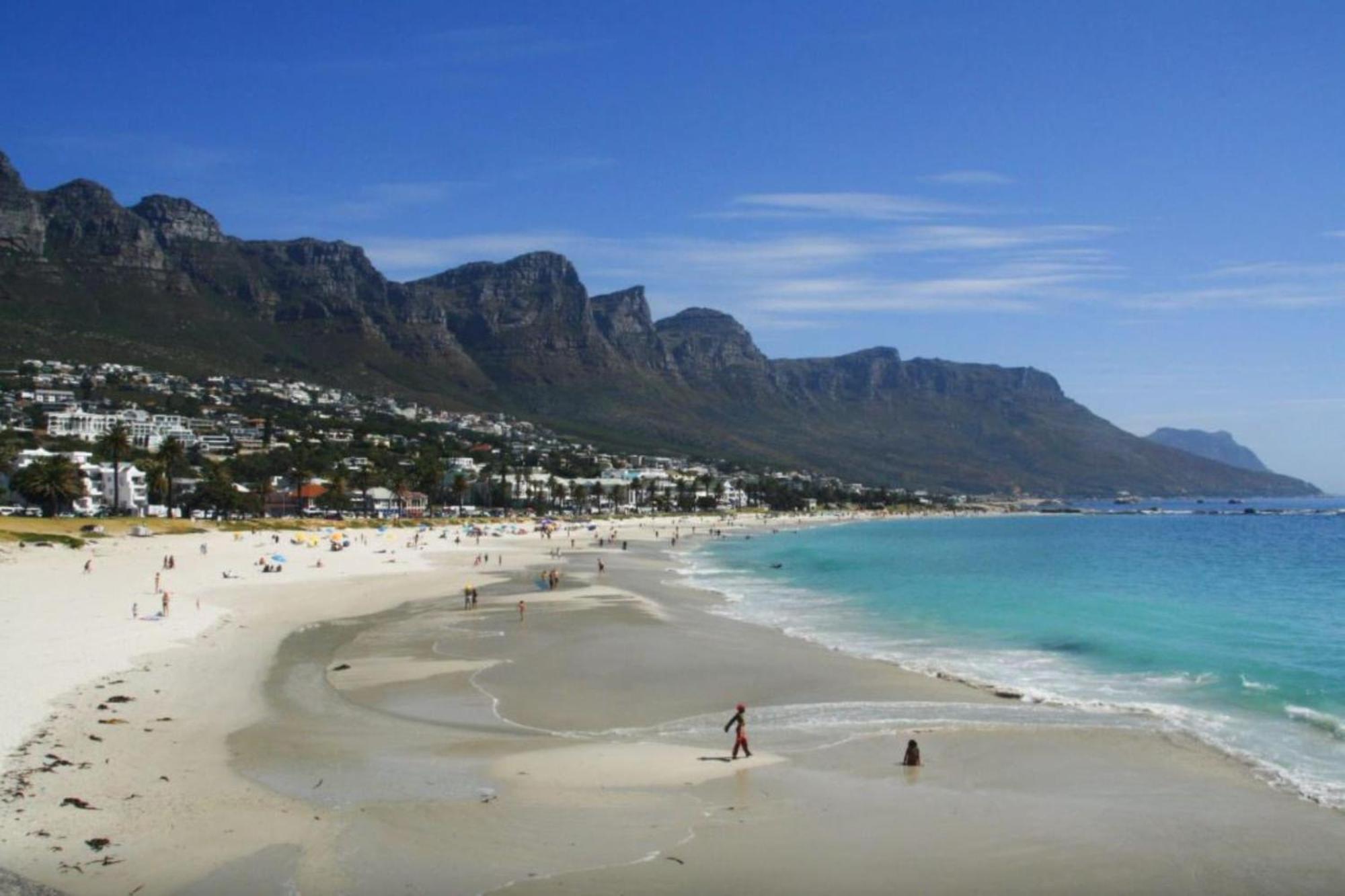 Apartemen 0 m² dengan 2 kamar tidur dan 1 kamar mandi pribadi di Camps Bay Cape Town Bagian luar foto