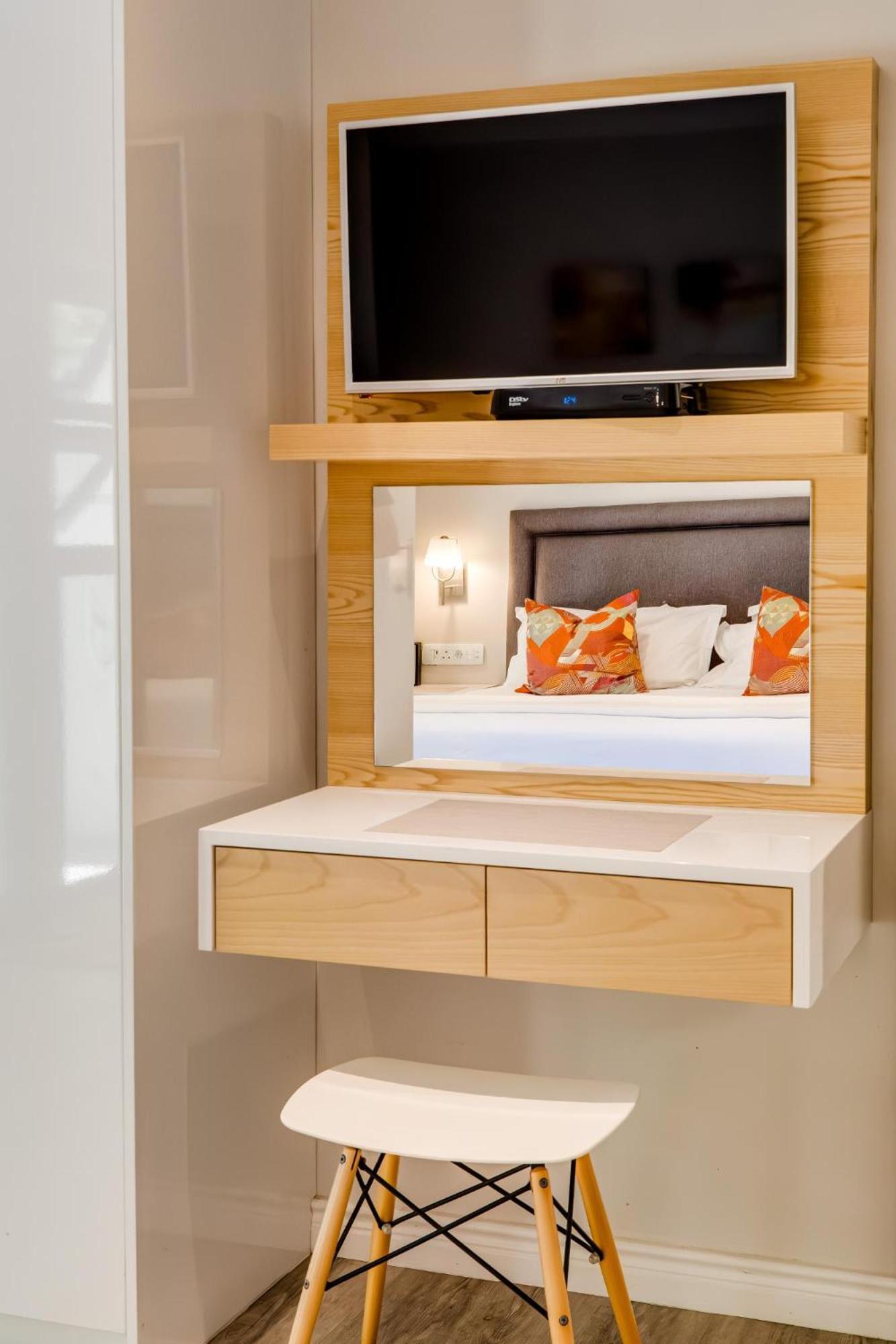 Apartemen 0 m² dengan 2 kamar tidur dan 1 kamar mandi pribadi di Camps Bay Cape Town Bagian luar foto
