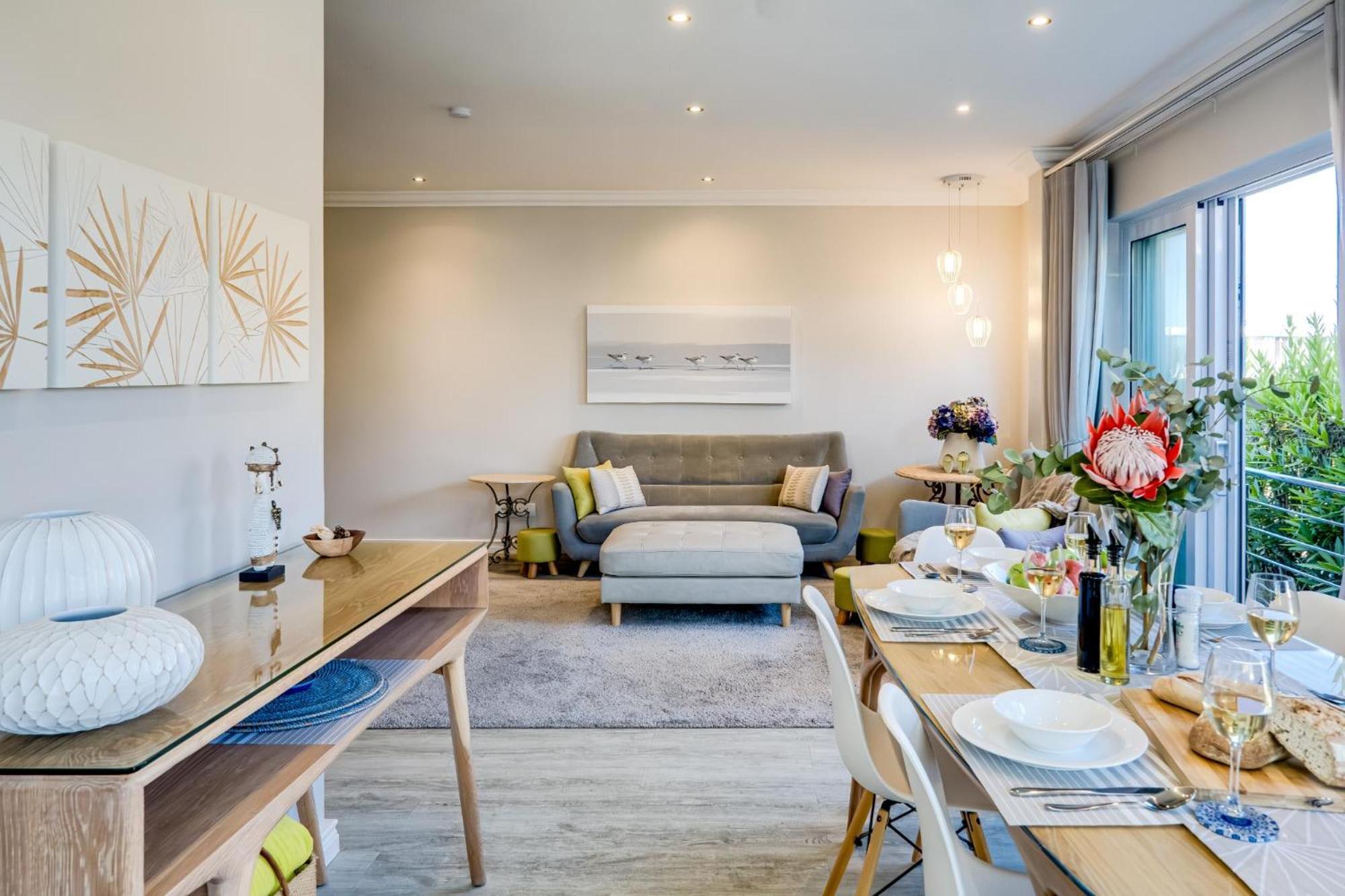 Apartemen 0 m² dengan 2 kamar tidur dan 1 kamar mandi pribadi di Camps Bay Cape Town Bagian luar foto