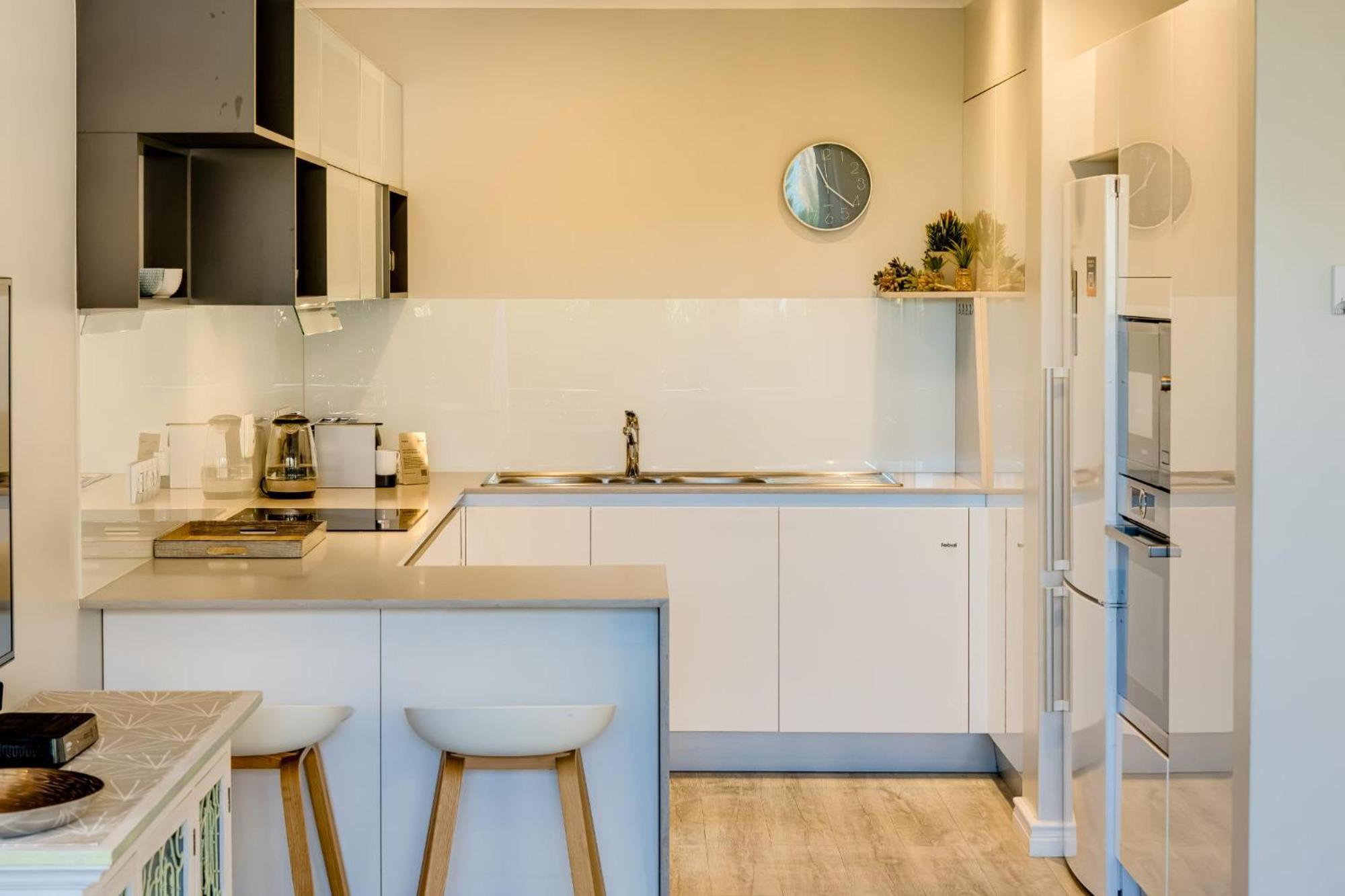 Apartemen 0 m² dengan 2 kamar tidur dan 1 kamar mandi pribadi di Camps Bay Cape Town Bagian luar foto