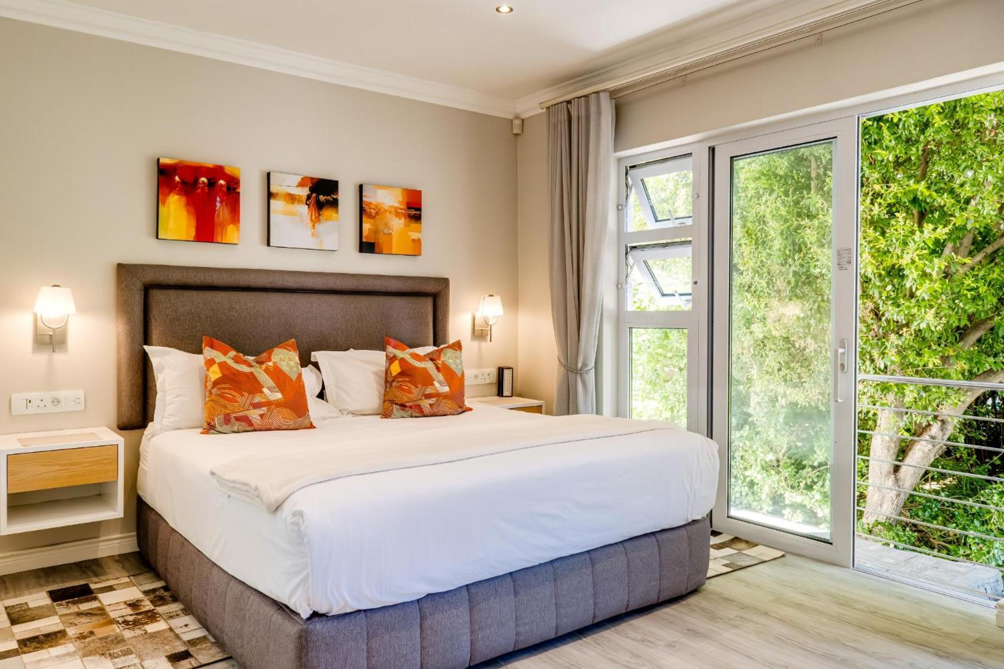 Apartemen 0 m² dengan 2 kamar tidur dan 1 kamar mandi pribadi di Camps Bay Cape Town Bagian luar foto