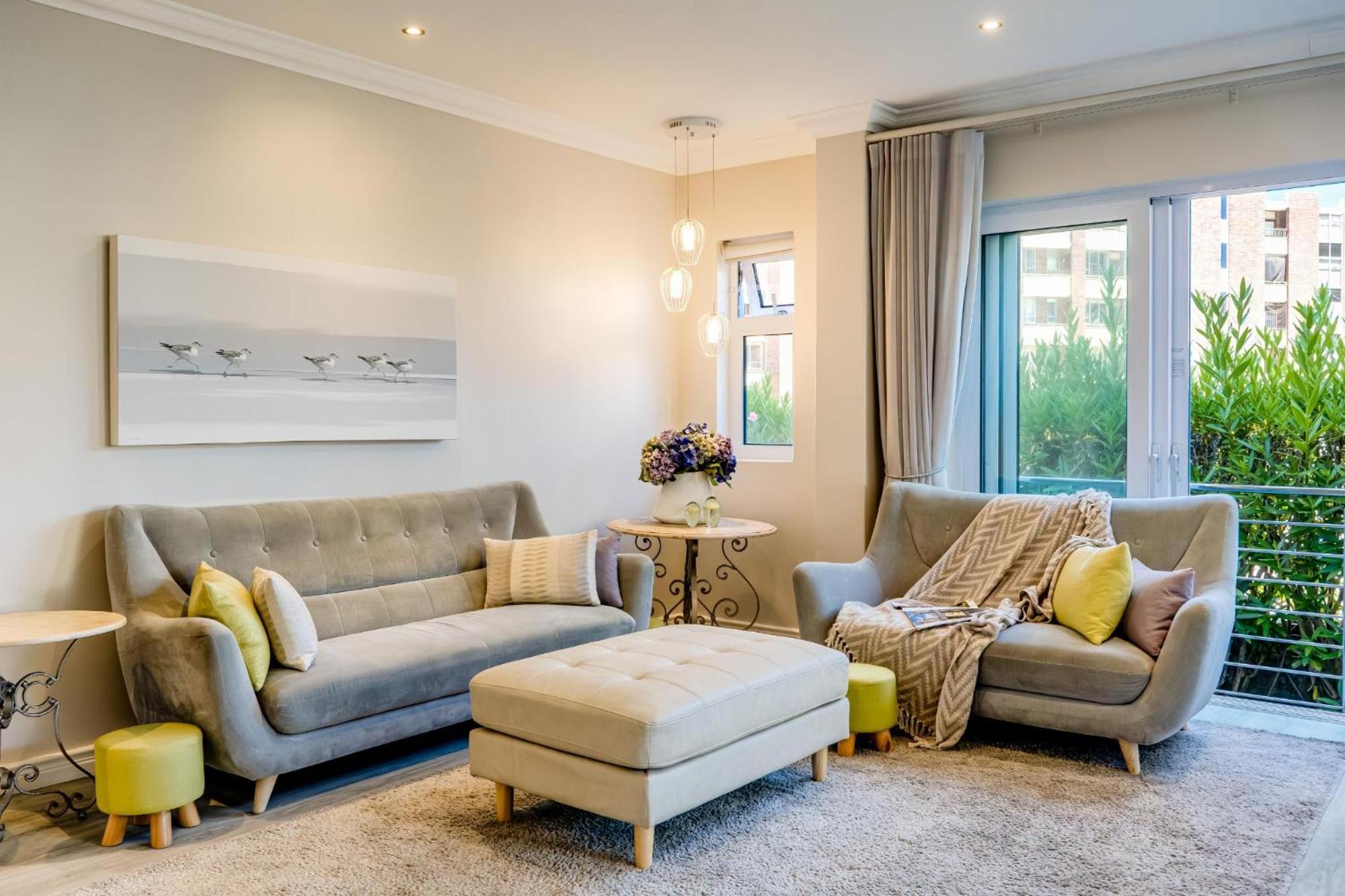 Apartemen 0 m² dengan 2 kamar tidur dan 1 kamar mandi pribadi di Camps Bay Cape Town Bagian luar foto
